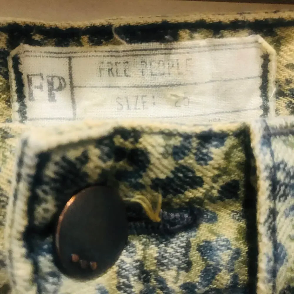 Free People Faded Skinny Floral Print Light Wash Mid-Rise‎ Jeans Size 25 Boho